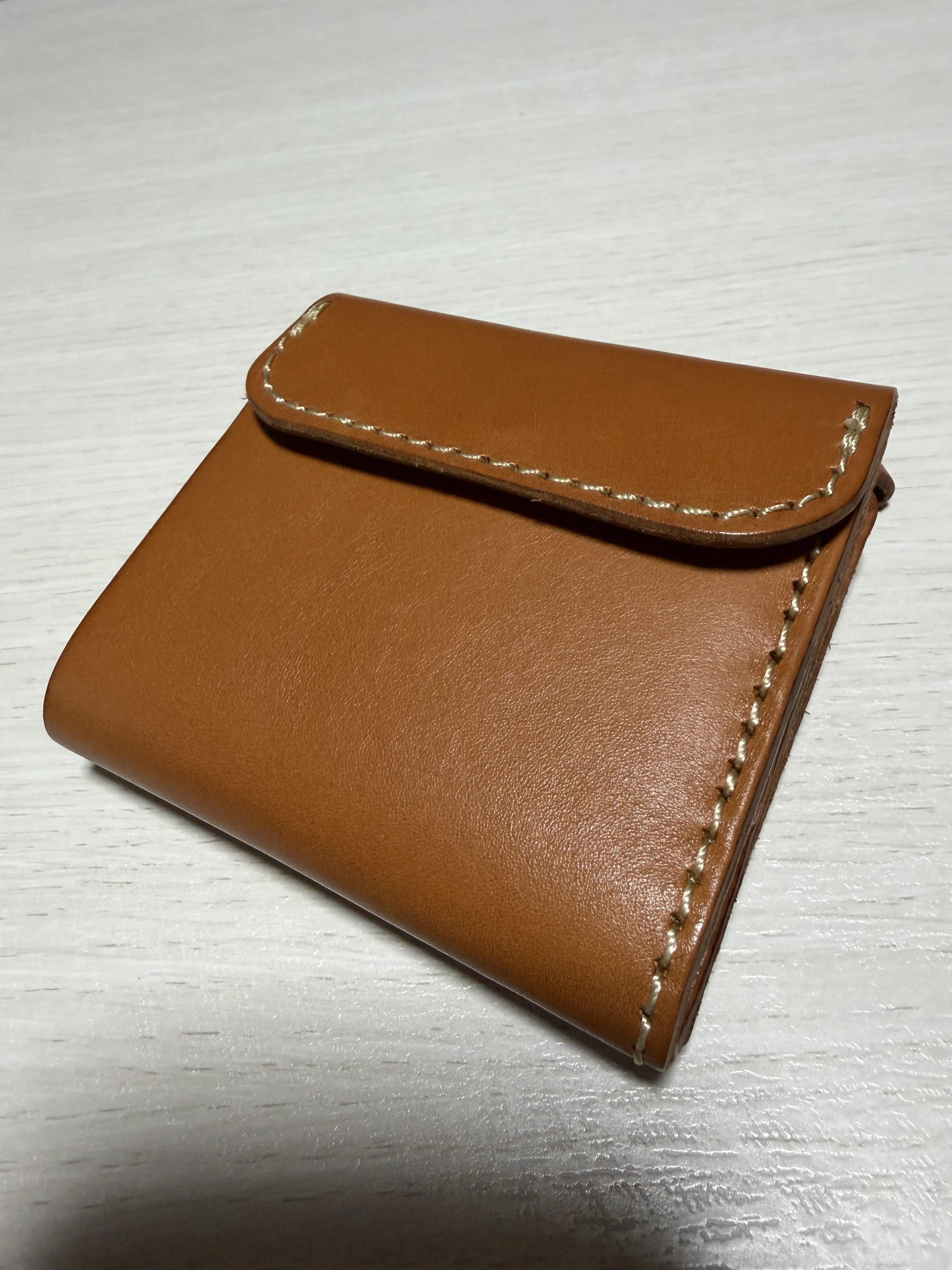 外につけた小銭入れで使いやすいコンパクト財布 / 革鞄のHERZ(ヘルツ