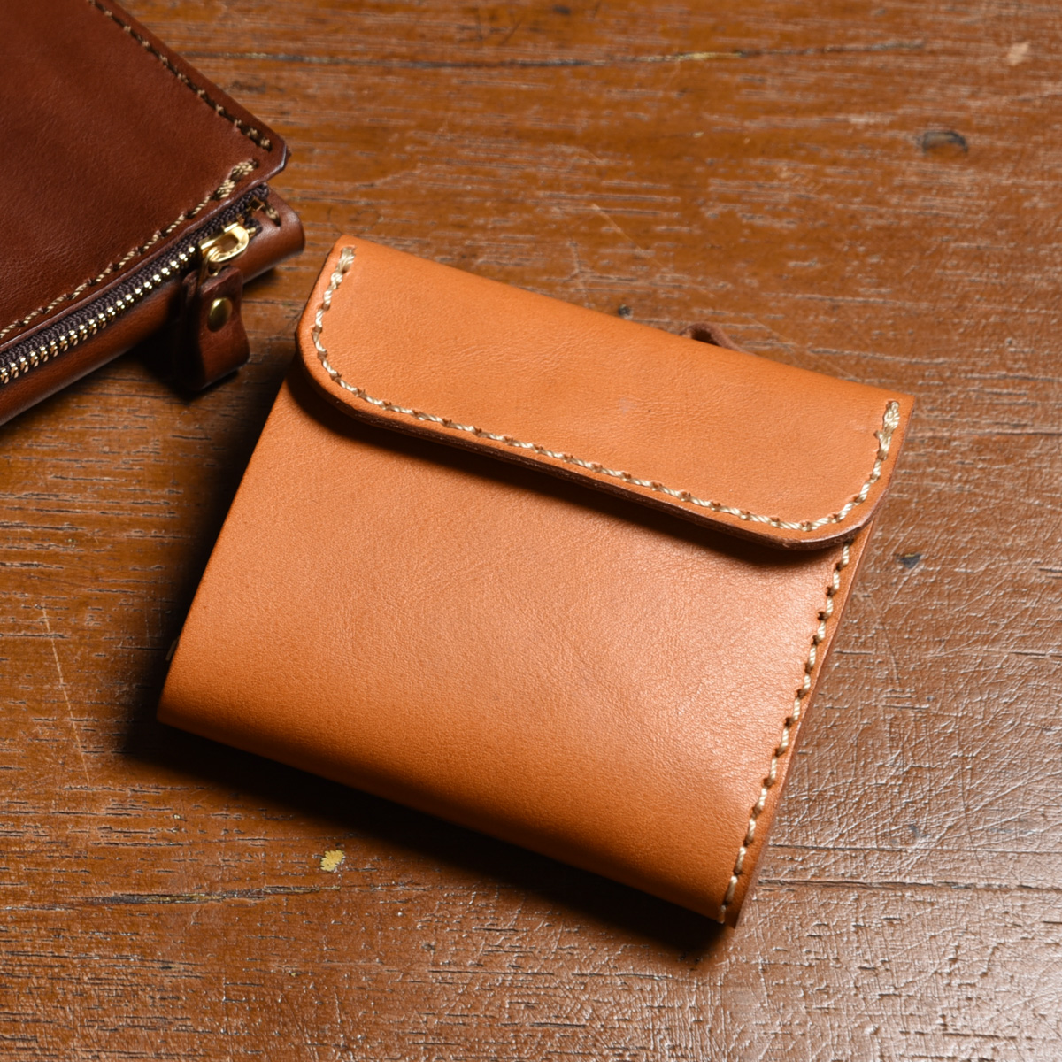 外につけた小銭入れで使いやすいコンパクト財布 / 革鞄のHERZ(ヘルツ