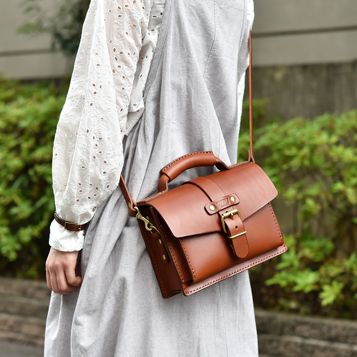 CALEE レザー ミニバッグ バッグペンダント 小物入れ クラシックデザインでメンズレディース問わずにおすすめの2wayミニ
