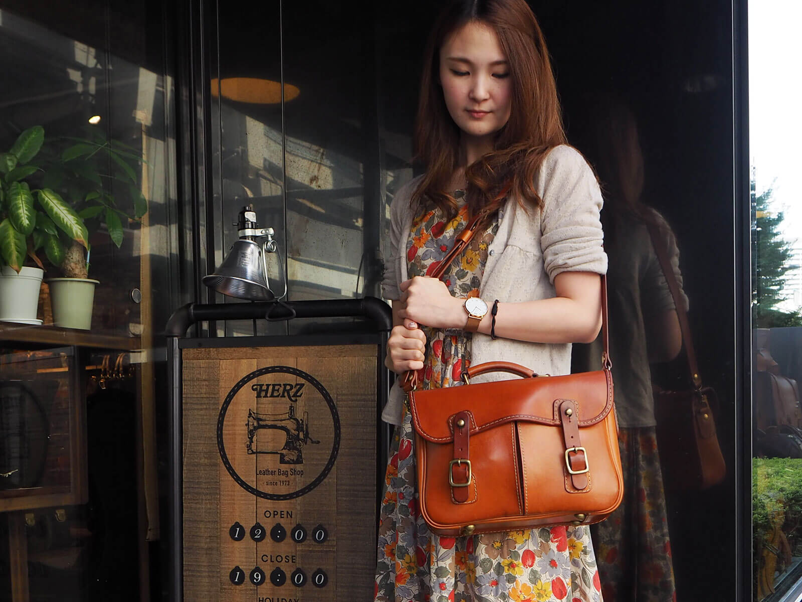 ビジネスにもおすすめのギボシ留め2wayショルダーバッグ / 革鞄