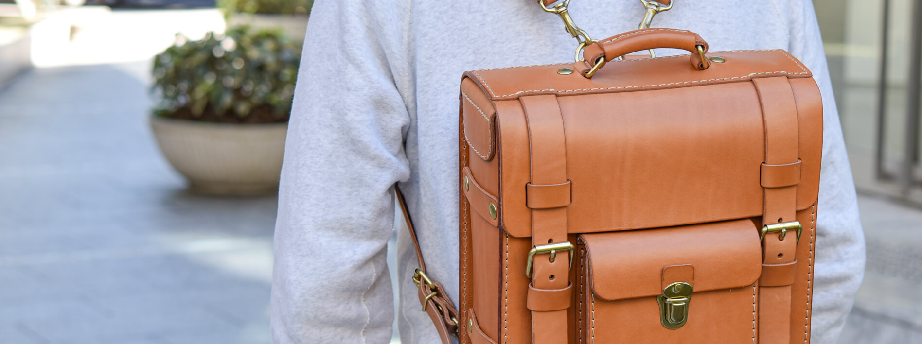 ハードレザーリュックの手作り革鞄・ハンドメイドレザー / 革鞄