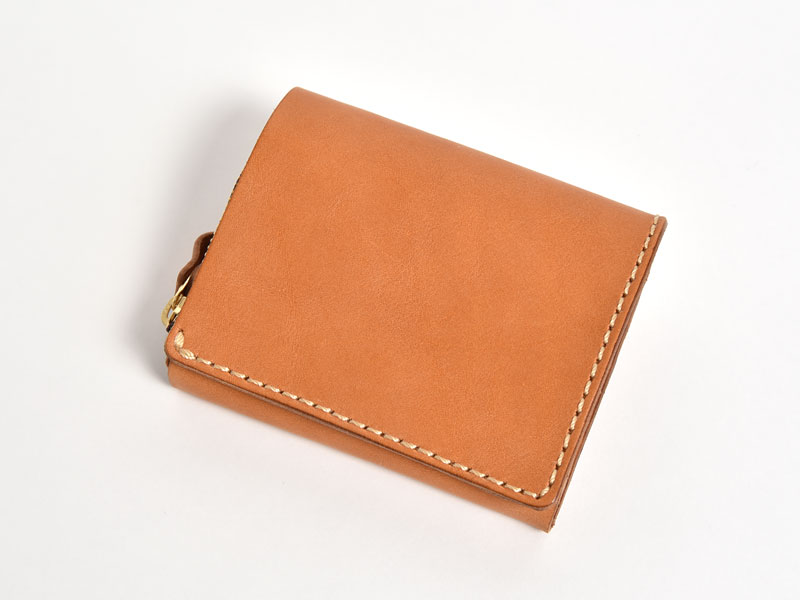 ソフトレザーを使用したコンパクトで使いやすい二つ折り財布 / 革鞄の