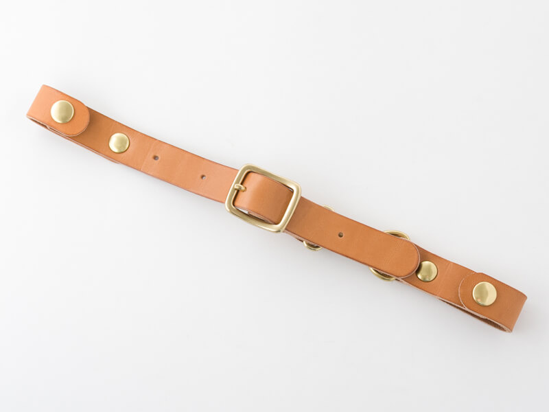 ヘルツのクッション付きリュックストラップに対応した本革のチェスト