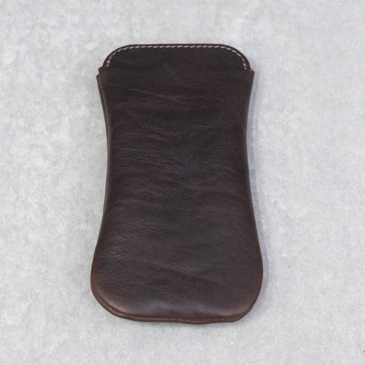 薄マチで持ち運びやすいイタリアンレザーのメガネケース / 革鞄のHERZ