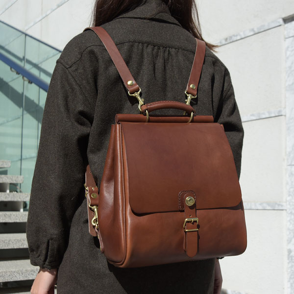 レディースリュックとしてオススメの棒屋根ぽってリュック / 革鞄の