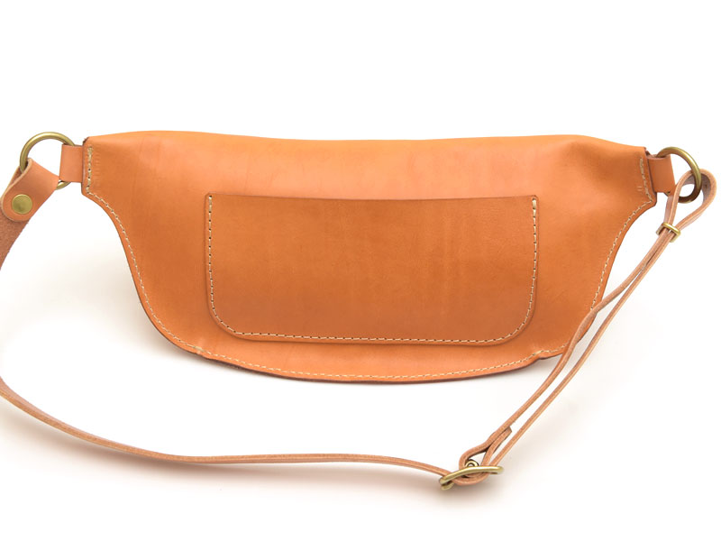 メンズ・レディース問わず人気の横型レザーボディバッグ / 革鞄のHERZ