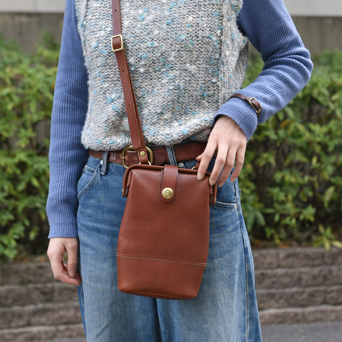 長財布も入るスリムな縦型ミニショルダー / 革鞄のHERZ(ヘルツ)公式通販