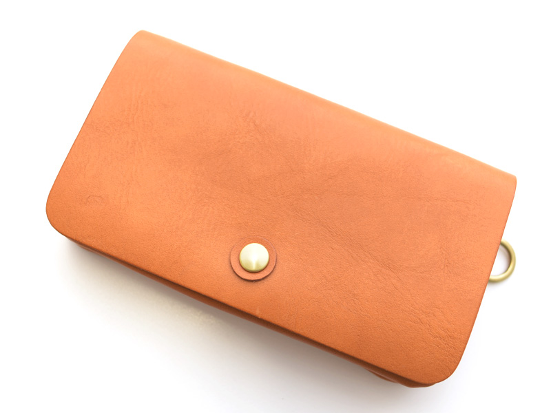 航空券やパスポートも収納できる旅行に最適なトラベルウォレット / 革