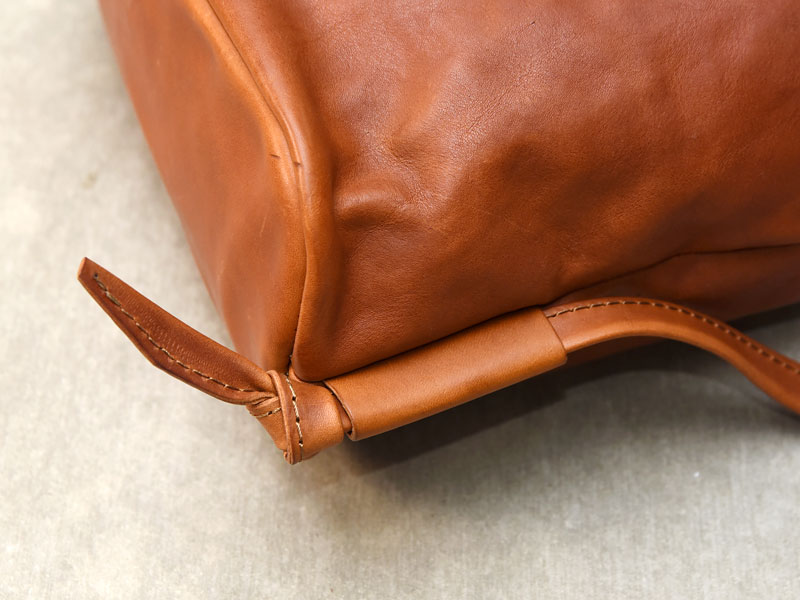 イタリアンレザーで作ったクラシカルなナップサック / 革鞄のHERZ