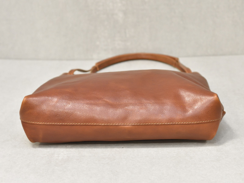 軽くて斜め掛けも出来る使い勝手抜群のショルダートート / 革鞄のHERZ