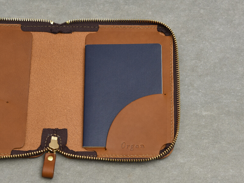 ラウンドファスナーで本やノートも包める本革ブックケース / 革鞄の