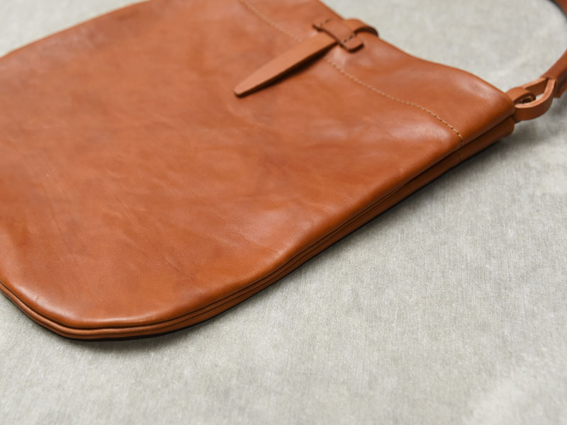 金具を使わずに仕上げたレディースハンドバッグ / 革鞄のHERZ(ヘルツ