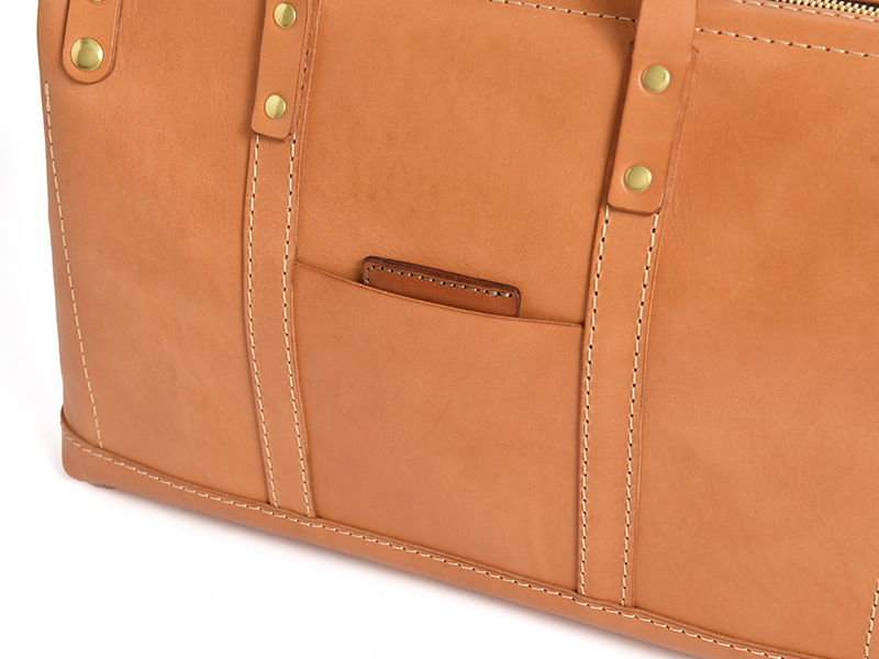 使いやすい機能を凝縮したファスナー式の口枠ビジネスバッグ / 革鞄の