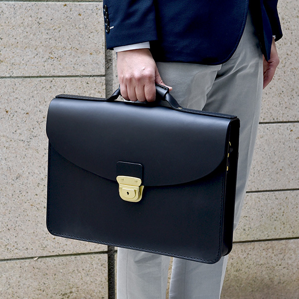 最終お値下げ！ HERZブリーフケース　黒 開閉しやすい錠前式でスマートな本革2wayブリーフケース / 革鞄のHERZ