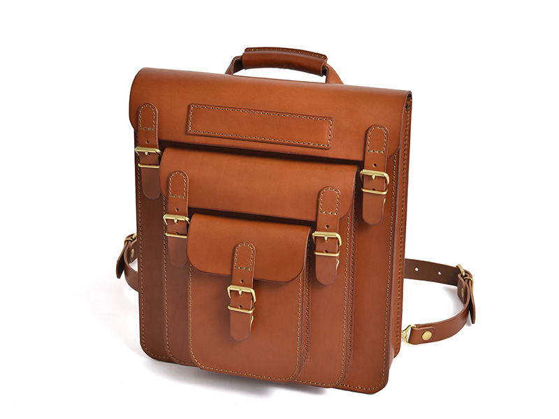 仙台店12周年記念鞄】三つのかぶせと五本ベルトのリュック / 革鞄の