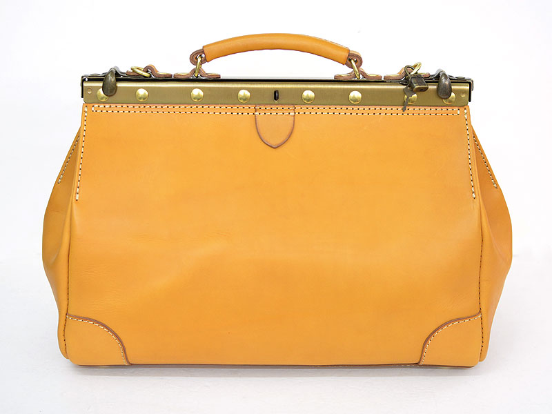 ガレージに置く道具入れをイメージした革製ボストンバッグ / 革鞄の