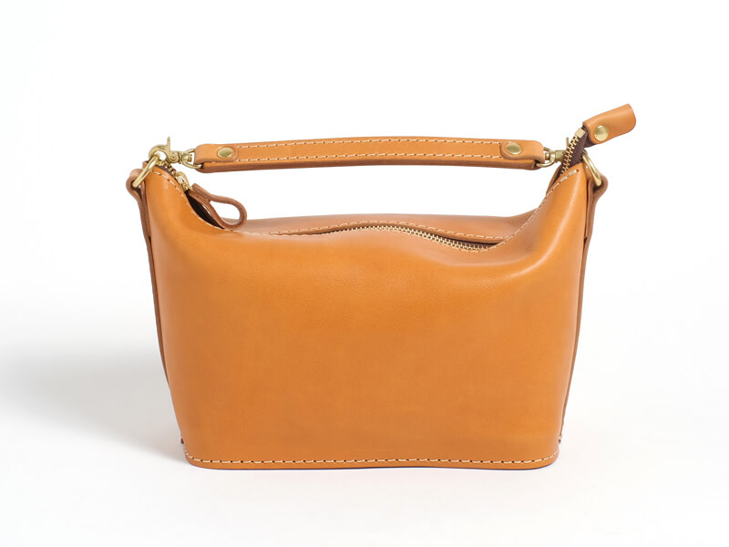 ⭐️美品⭐️　HERZ　ヘルツ　2way　ハンドバッグ　ファスナー式開閉 休日使いに最適なシンプルなソフト革2wayレディースバッグ / 革鞄の