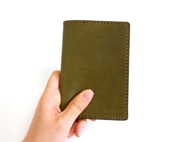 本革で包むシンプルで長く使えるパスポートケース / 革鞄のHERZ(ヘルツ