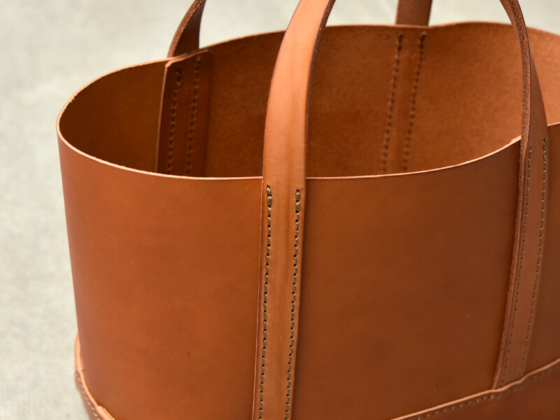 バッグ gitalps ミネルバリスシオを使用したラフに使えるトートバッグ / 革鞄のHERZ