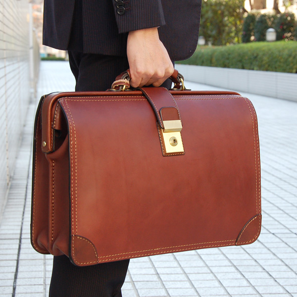 HERZ　ソフトダレスバッグ　ビジネスバッグ　レザー　ブラウン系 革鞄の魅力が詰まった貫録のあるハードレザーのダレスバッグ
