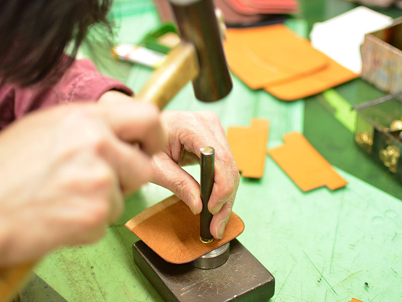 二つ折り財布　製作風景1