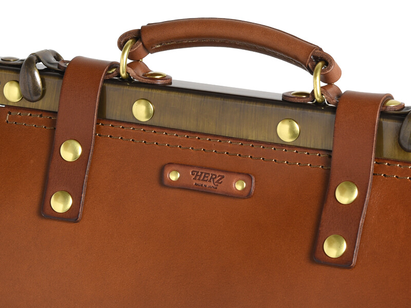 パンタフレームで作ったクラシックなロボットリュック / 革鞄のHERZ