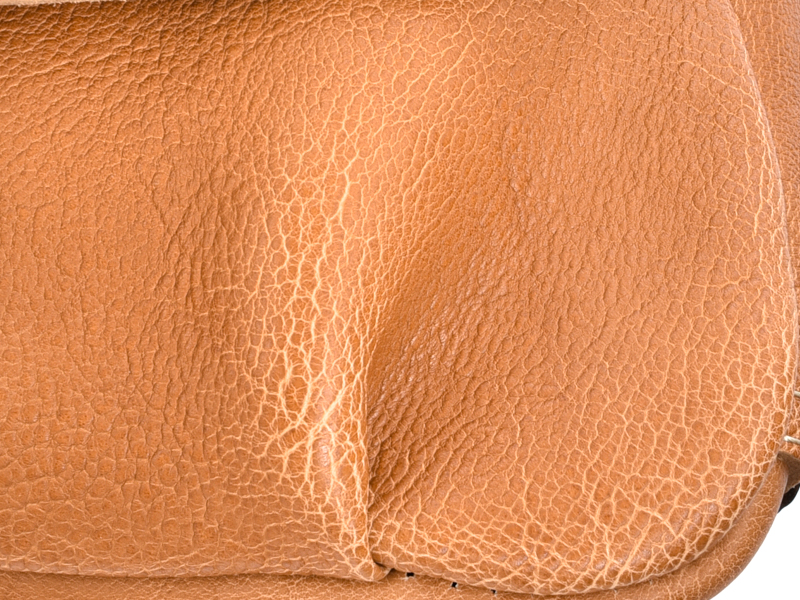 普段使いできるメッセンジャーバッグ(TN-141)　革質