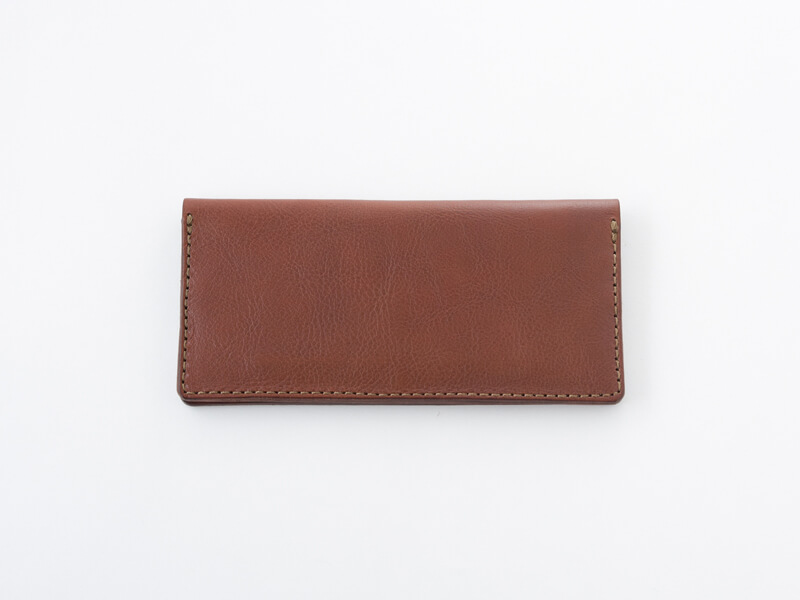 スーツの内ポケットにも入るフラットでスリムな長財布 / 革鞄の