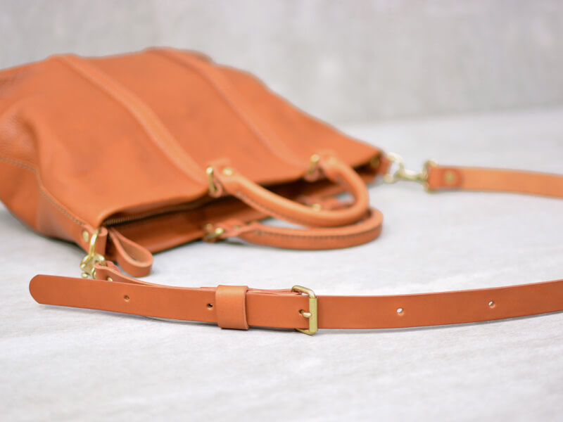 ビジネスバッグとしても使えるファスナー式の2wayトートバッグ / 革鞄