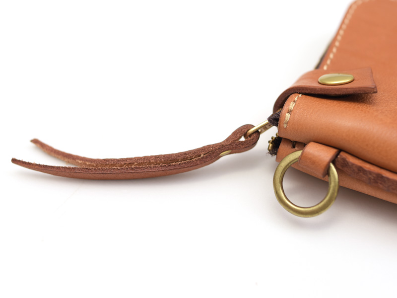 ワイルドな革の風合いが男心を擽るライオンウォレット / 革鞄のHERZ