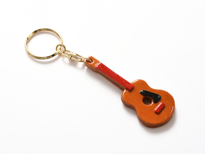 革の風合いが優しいギター型のキーホルダー / 革鞄のHERZ(ヘルツ)公式通販