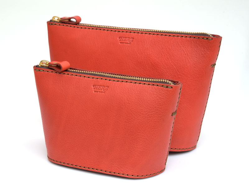 柔らかいのにしっかりと自立する本革スタンドポーチ / 革鞄のHERZ