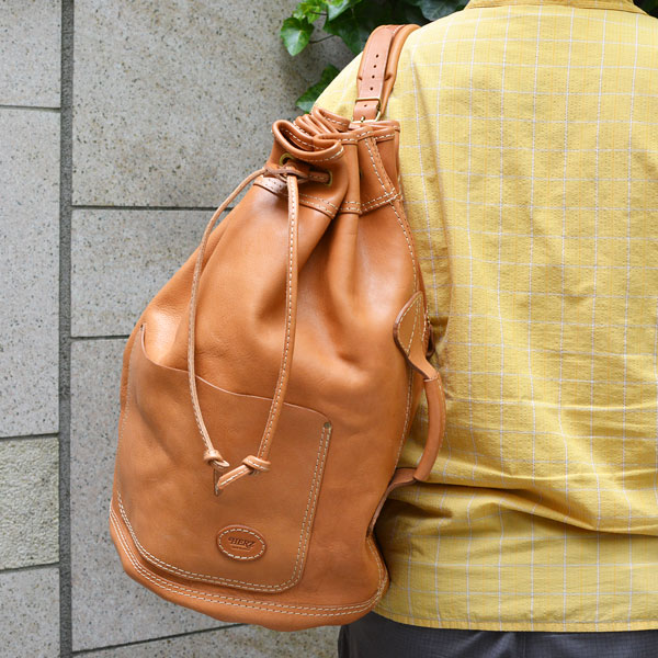 ビッグサイズでワイルドに使う大容量ソフトレザーボンサック / 革鞄の