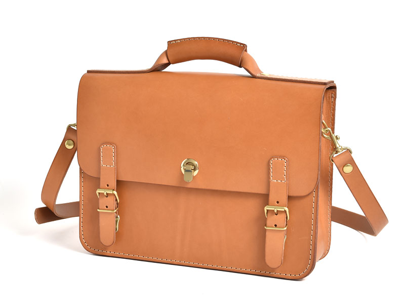 3点留めのクラシックデザインで人気の2way本革ビジネスバッグ / 革鞄の