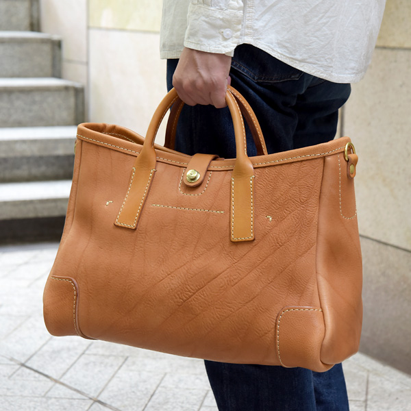分厚くて柔らかいタンドー革を使った横型2wayトートバッグ / 革鞄の