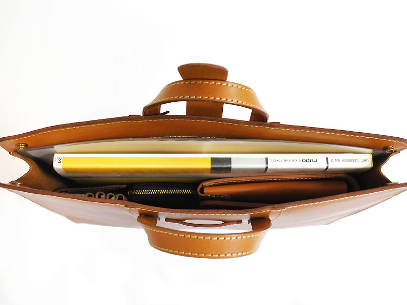 A4,B4,A3サイズ対応でスマートデザインな二本手ビジネスバッグ / 革鞄