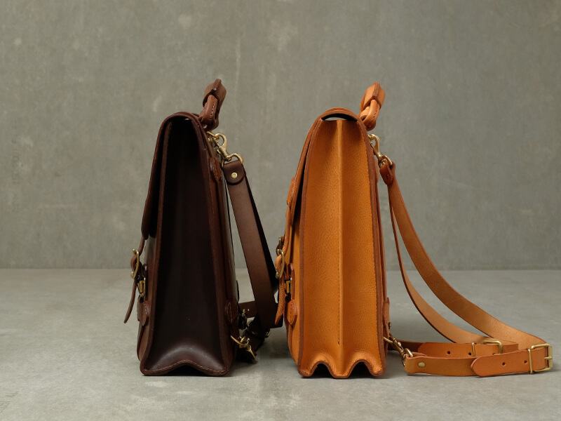 プルアップレザーのミッスーリを使用した二本ベルトリュックサック