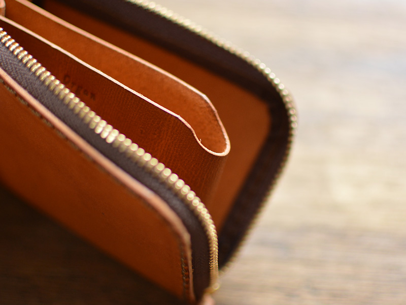 使い方色々。蛇腹マチのポケットマルチケース / 革鞄のHERZ(ヘルツ