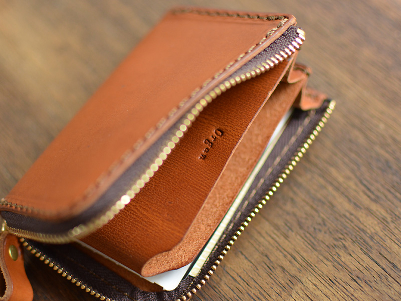 使い方色々。蛇腹マチのポケットマルチケース / 革鞄のHERZ(ヘルツ