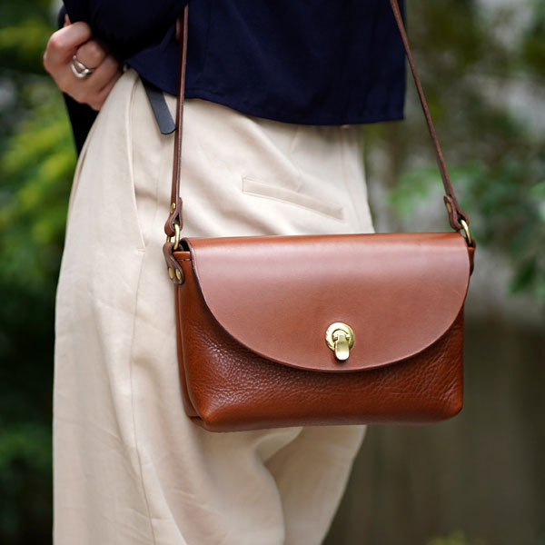 軽くてシンプルな本革ライトミニショルダー / 革鞄のHERZ(ヘルツ)公式通販