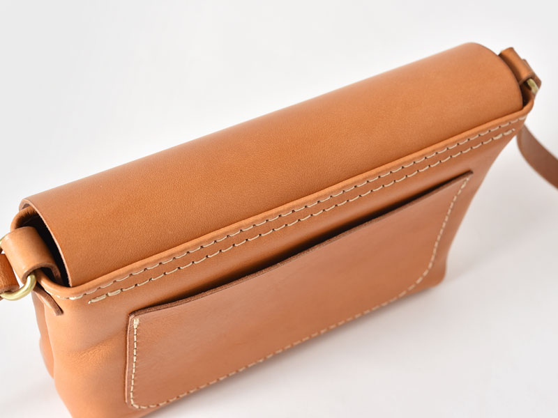 軽くてシンプルな本革ライトミニショルダー / 革鞄のHERZ(ヘルツ)公式通販