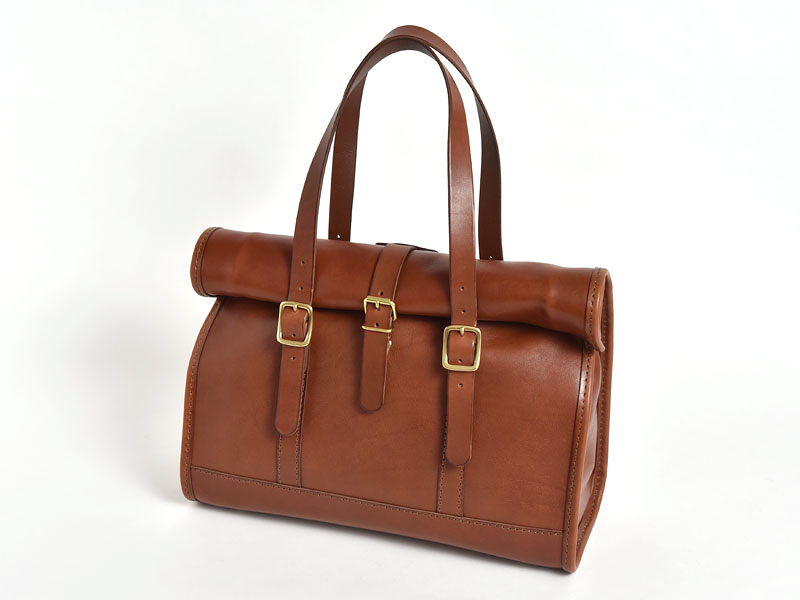 し*き様 Herz ロールトップトート キャメル ロールトップトートについて深掘り ～本店スタッフ 早坂～｜革鞄・革