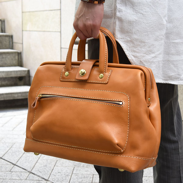 一泊旅行カバンにおすすめの口枠ボストンバッグ / 革鞄のHERZ