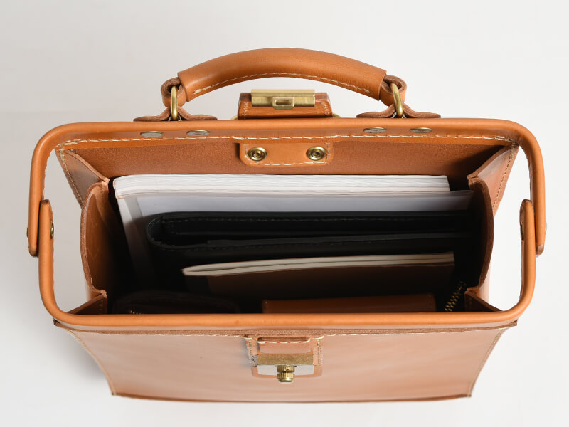 ビジネスリュックとしておすすめのダレスリュック / 革鞄のHERZ(ヘルツ