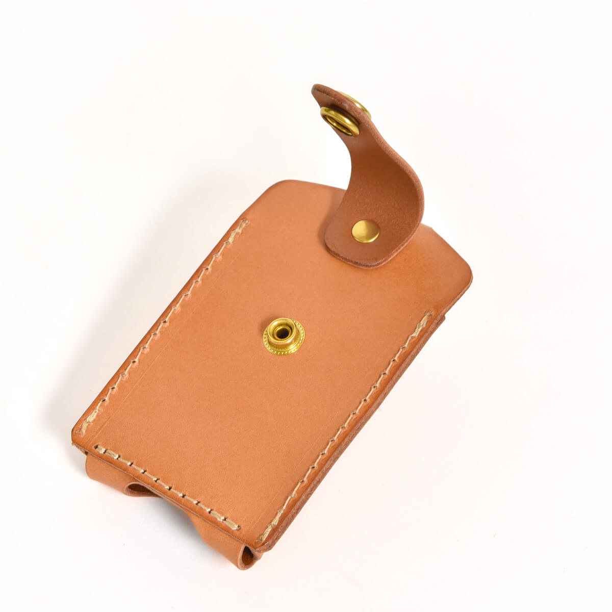 フタ付きでベルトポーチタイプの革スマートフォンケース・縦型 / 革鞄