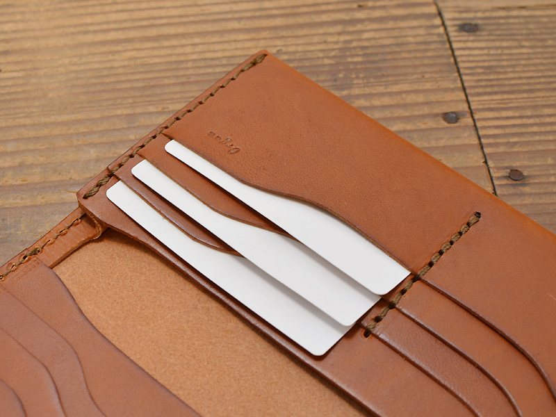 カードとお札収納に特化したミネルバリスシオ革の長財布 / 革鞄のHERZ