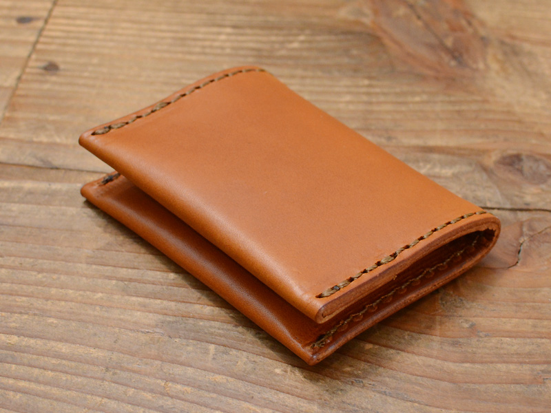 ポケットにすんなり入るフラットでシンプルなコインケース / 革鞄の