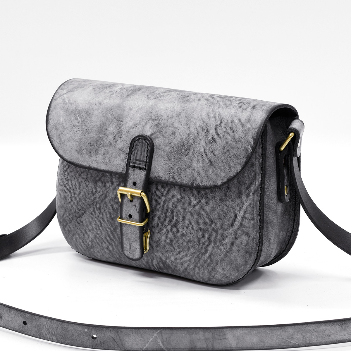 アラスカ特別仕様のぷっくりショルダー / 革鞄のHERZ(ヘルツ)公式通販