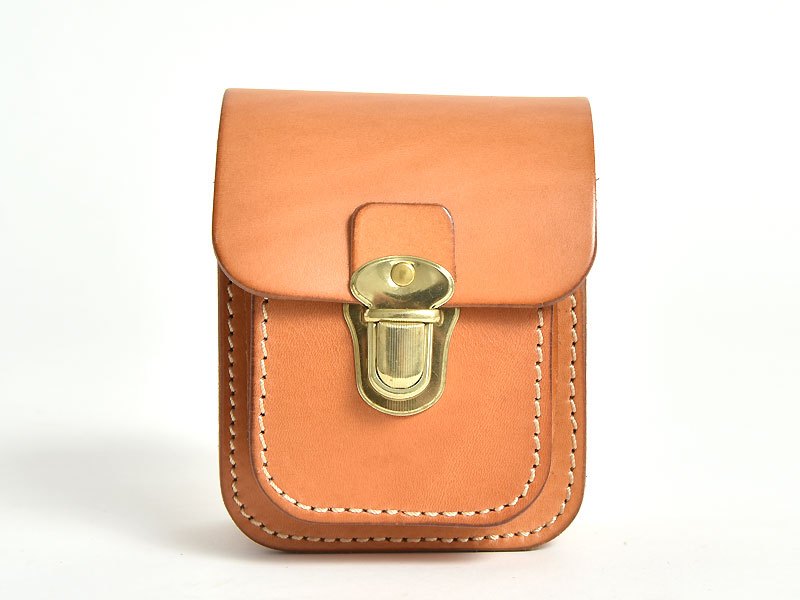 ハードレザーで仕上げたポケット付きのベルトポーチ / 革鞄のHERZ