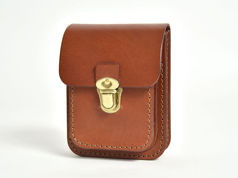 ハードレザーで仕上げたポケット付きのベルトポーチ / 革鞄のHERZ